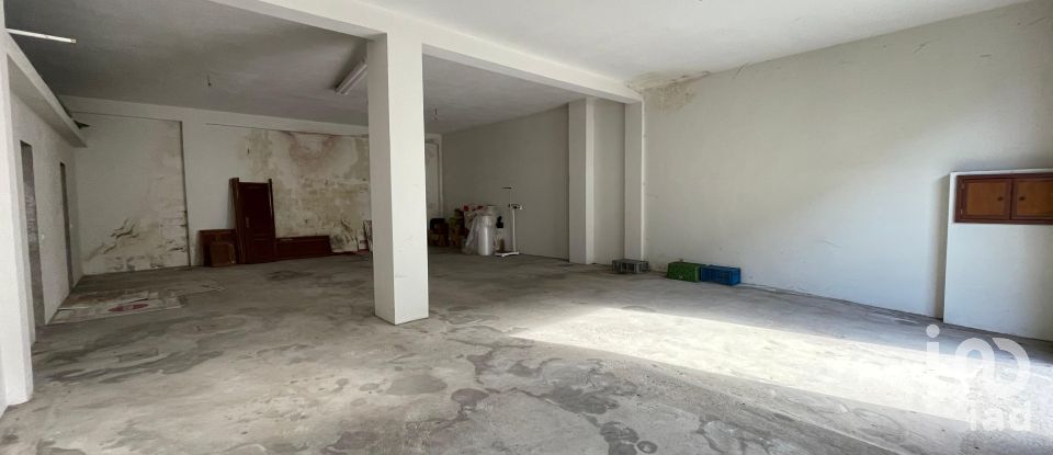 Parking/garage/box à Barcelos, Vila Boa e Vila Frescainha (São Martinho e São Pedro) de 118 m²