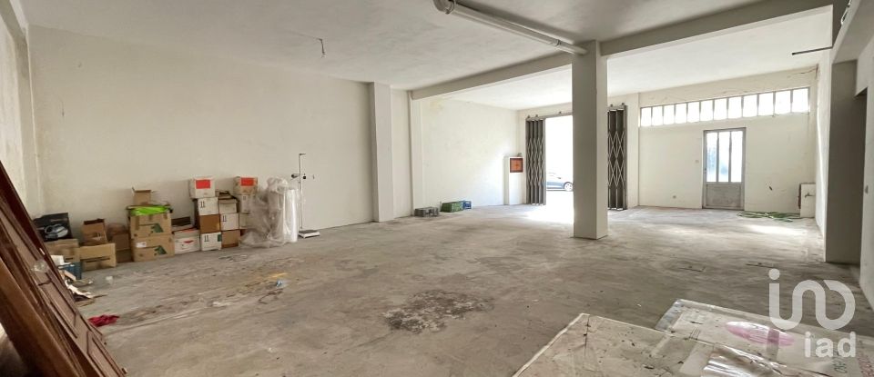 Parking/garage/box à Barcelos, Vila Boa e Vila Frescainha (São Martinho e São Pedro) de 118 m²