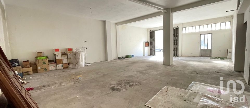 Parking/garage/box à Barcelos, Vila Boa e Vila Frescainha (São Martinho e São Pedro) de 118 m²
