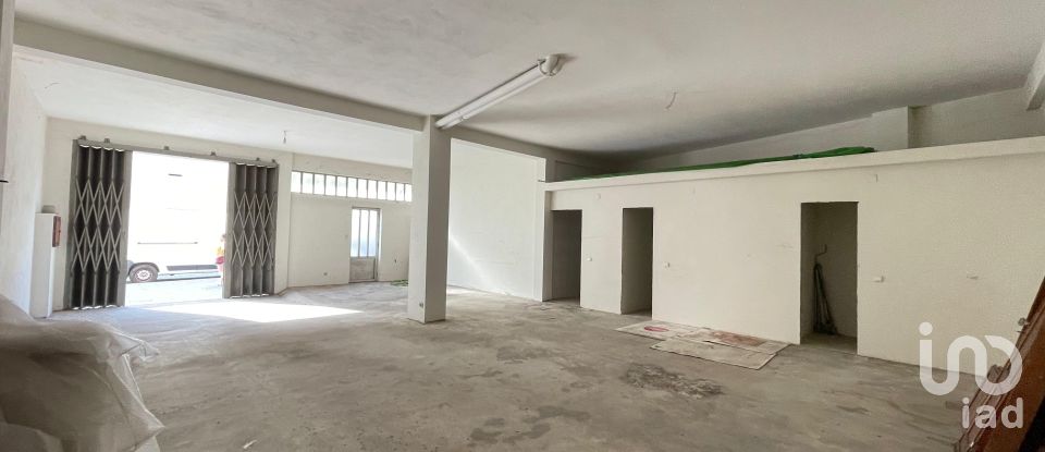 Parking/garage/box à Barcelos, Vila Boa e Vila Frescainha (São Martinho e São Pedro) de 118 m²