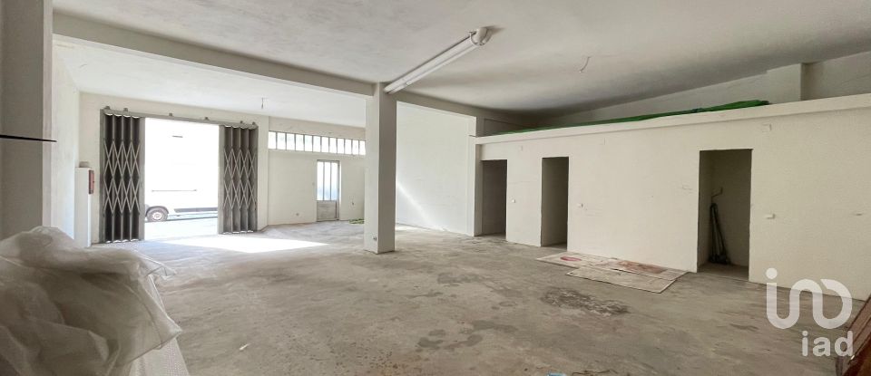Parking/garage/box à Barcelos, Vila Boa e Vila Frescainha (São Martinho e São Pedro) de 118 m²