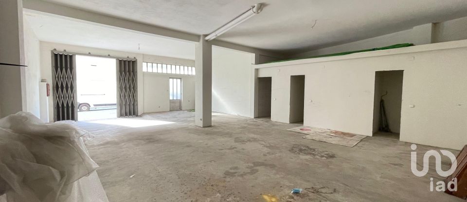 Parking/garage/box à Barcelos, Vila Boa e Vila Frescainha (São Martinho e São Pedro) de 118 m²