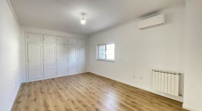 House T5 in Corroios of 248 m²