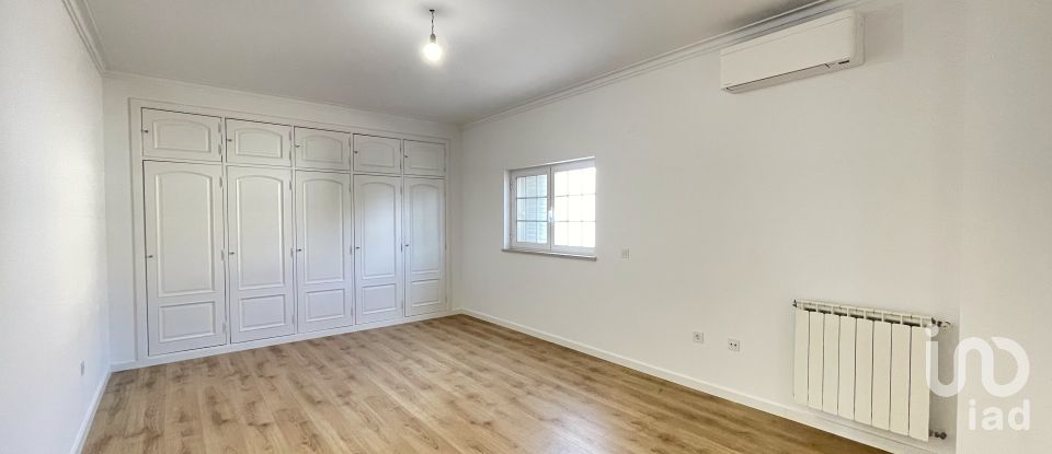 Moradia T5 em Corroios de 248 m²