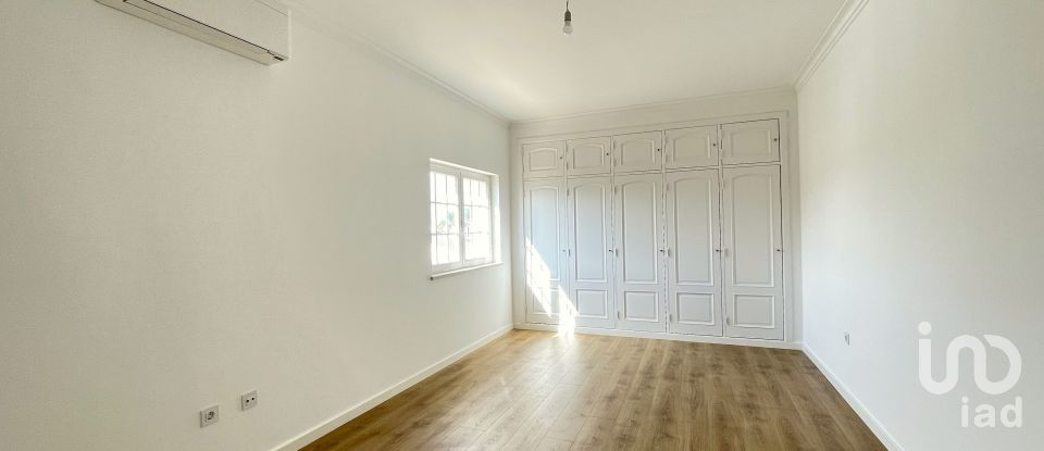 Moradia T5 em Corroios de 248 m²