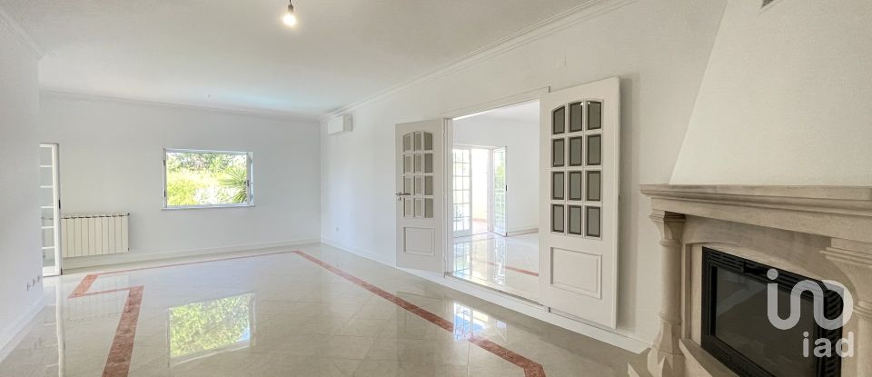 Moradia T5 em Corroios de 248 m²