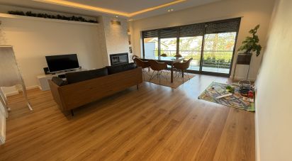 Maison T3 à Charneca De Caparica E Sobreda de 134 m²