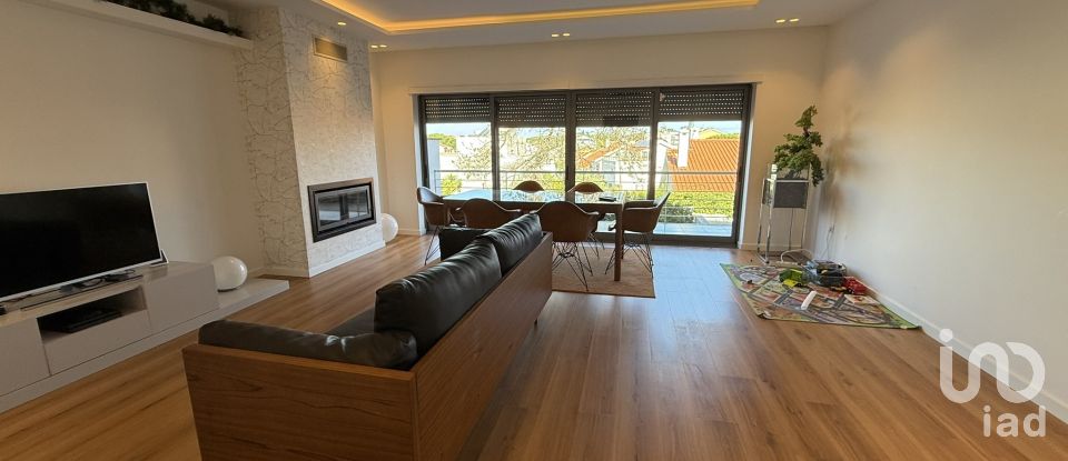 Moradia T3 em Charneca De Caparica E Sobreda de 134 m²