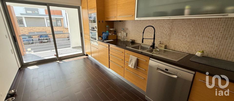 Moradia T3 em Charneca De Caparica E Sobreda de 134 m²