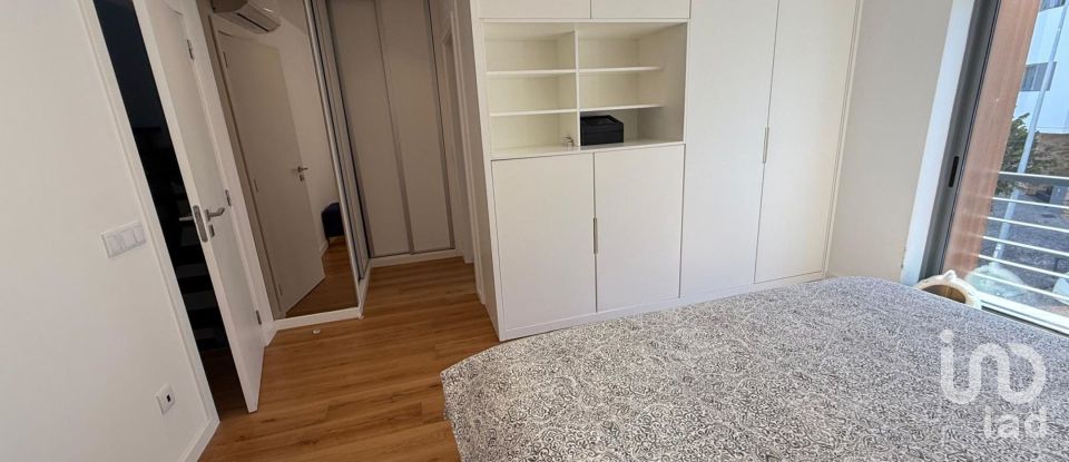 Moradia T3 em Charneca De Caparica E Sobreda de 134 m²