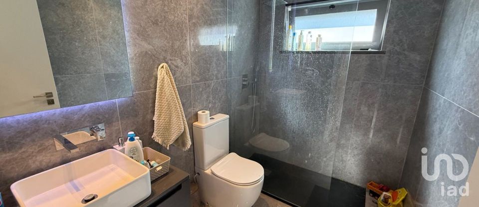 Moradia T3 em Charneca De Caparica E Sobreda de 134 m²