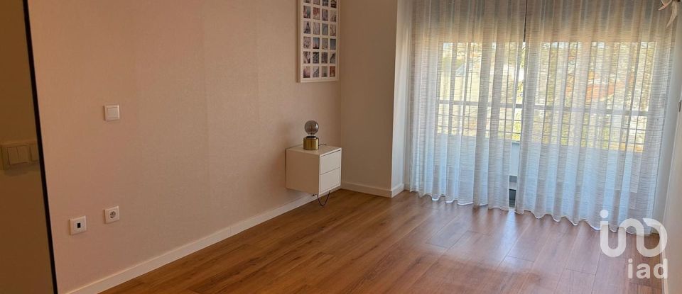 Moradia T3 em Charneca De Caparica E Sobreda de 134 m²