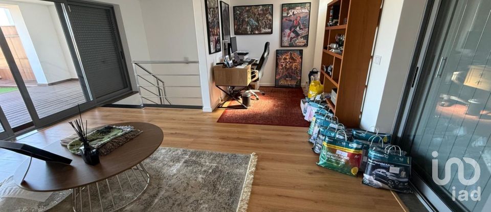 Moradia T3 em Charneca De Caparica E Sobreda de 134 m²