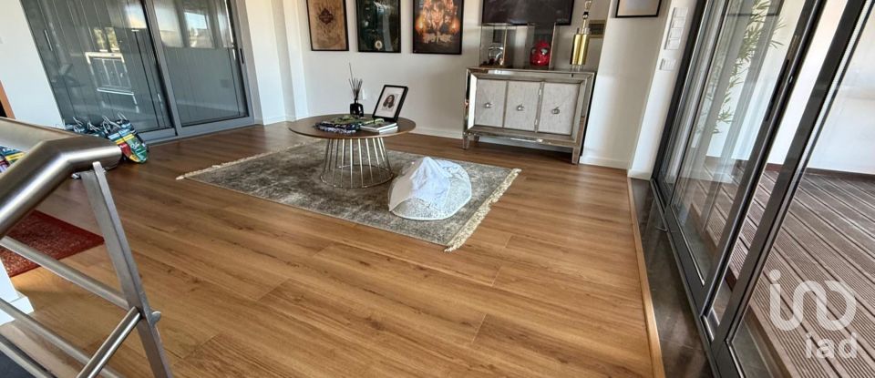 Moradia T3 em Charneca De Caparica E Sobreda de 134 m²