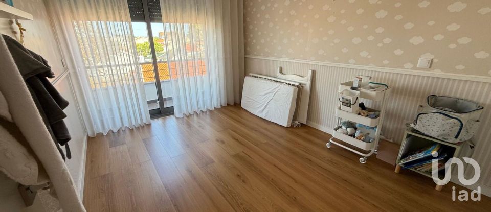 Moradia T3 em Charneca De Caparica E Sobreda de 134 m²