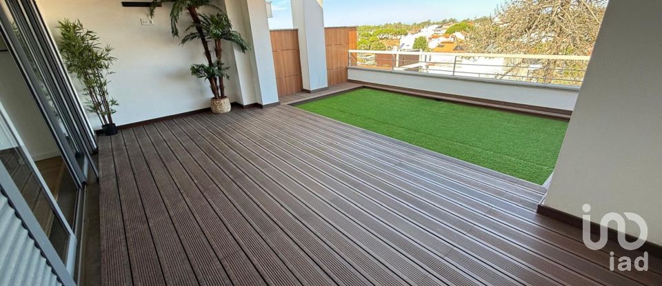 Moradia T3 em Charneca De Caparica E Sobreda de 134 m²