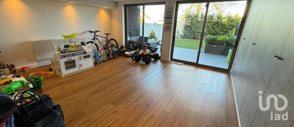 Moradia T3 em Charneca De Caparica E Sobreda de 134 m²