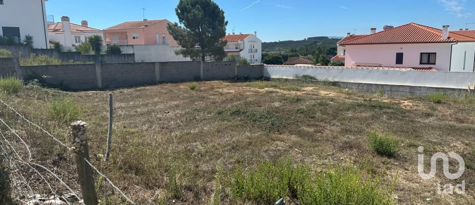 Terreno em Rio Maior de 561 m²