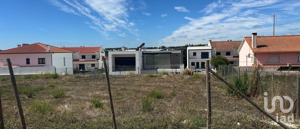 Terreno em Rio Maior de 561 m²