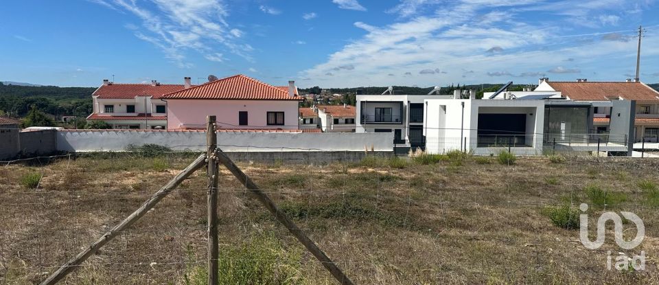 Terreno em Rio Maior de 561 m²