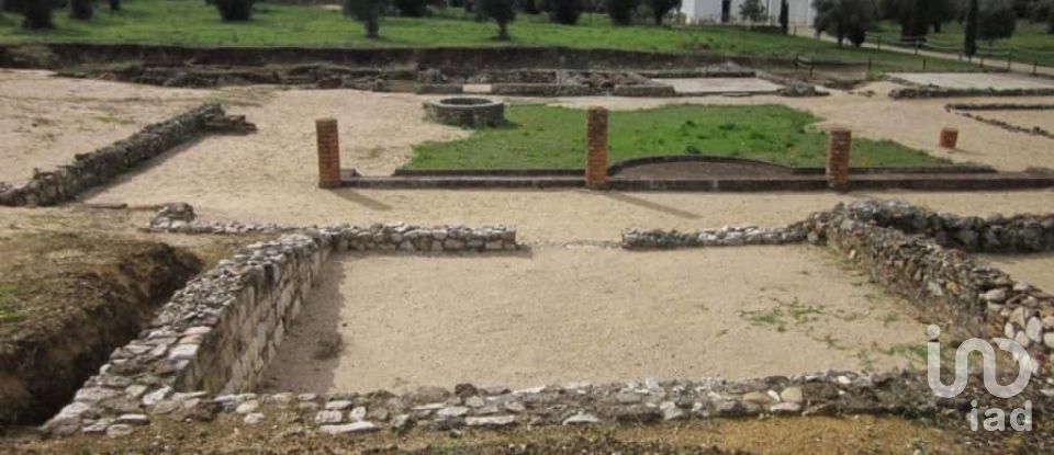 Terreno em Rio Maior de 561 m²