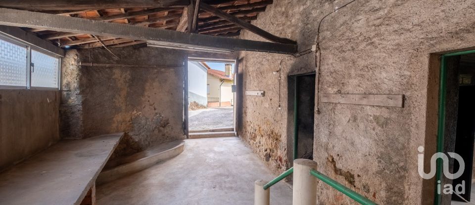 Maison de village T3 à Carvalho de 254 m²