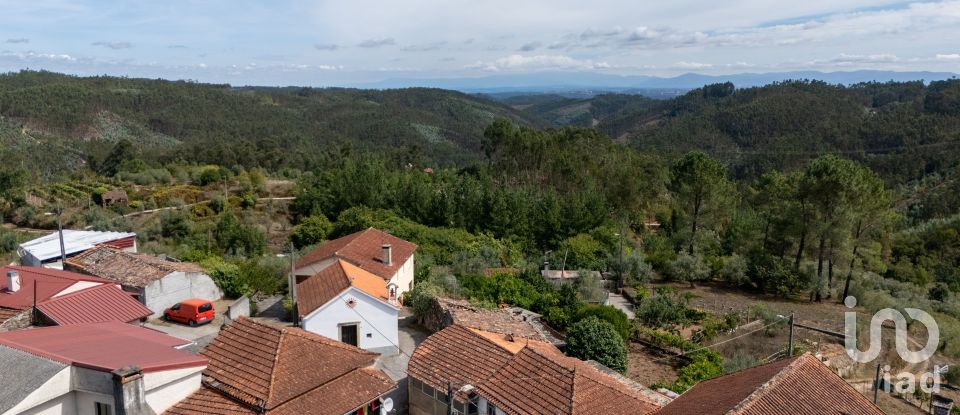 Maison de village T3 à Carvalho de 254 m²