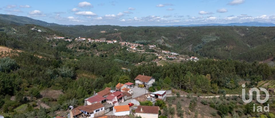 Maison de village T3 à Carvalho de 254 m²