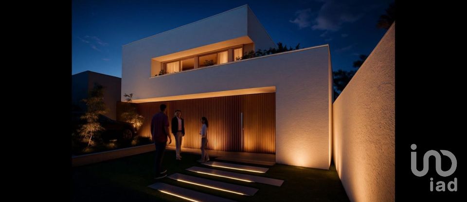 Maison T3 à Palmeira de Faro e Curvos de 230 m²