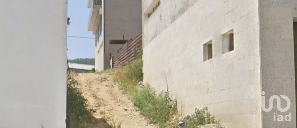 Terreno em Peso da Régua e Godim de 989 m²