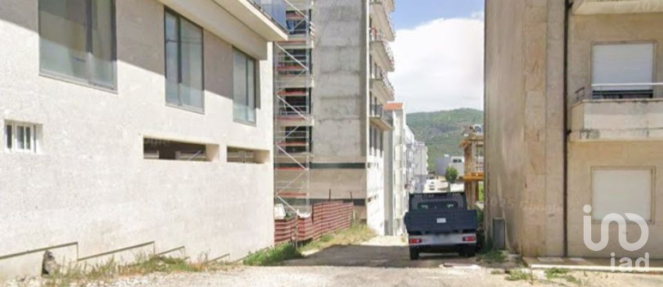Terreno em Peso da Régua e Godim de 989 m²