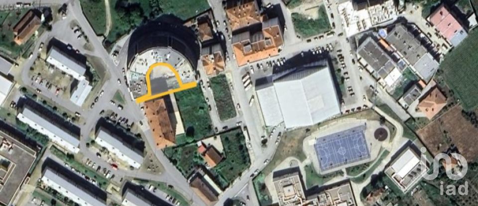 Terreno em Peso da Régua e Godim de 989 m²