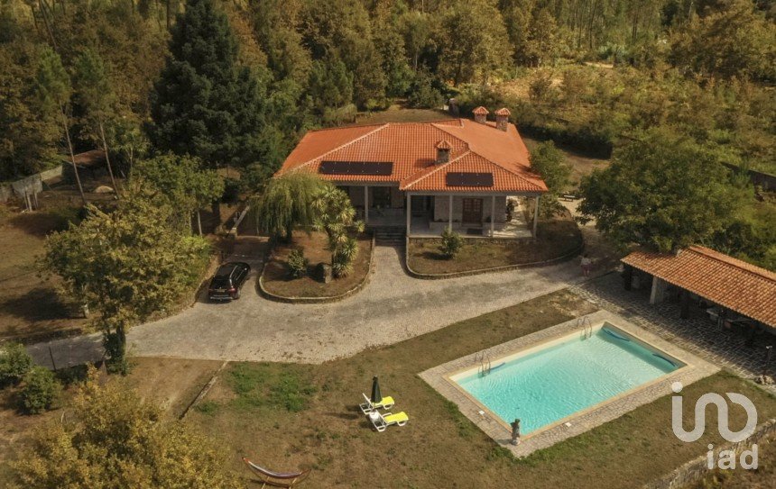 Quinta T4 em Crasto, Ruivos e Grovelas de 341 m²