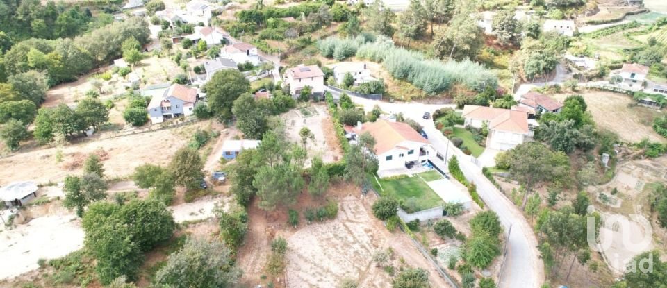 Terreno em Santo isidoro e livração de 2 100 m²