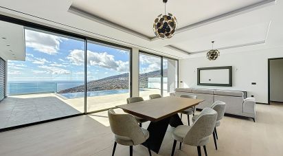 House T3 in Arco da Calheta of 277 m²