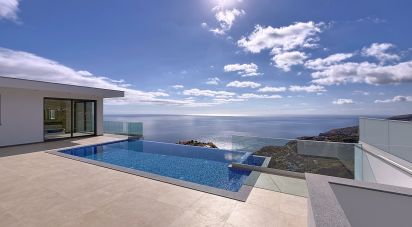 House T3 in Arco da Calheta of 277 m²