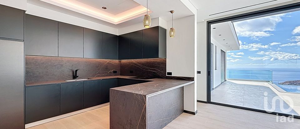 Maison T3 à Arco da Calheta de 277 m²