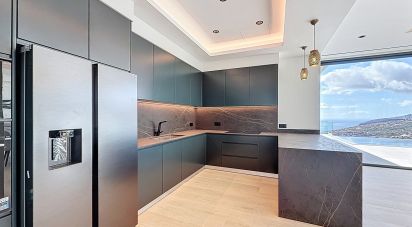 House T3 in Arco da Calheta of 277 m²