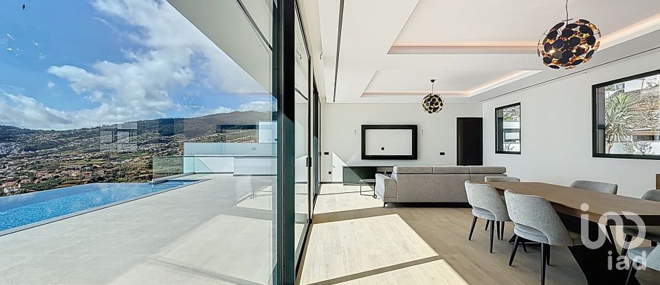 Maison T3 à Arco da Calheta de 277 m²