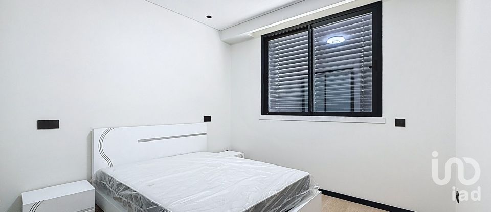 Maison T3 à Arco da Calheta de 277 m²