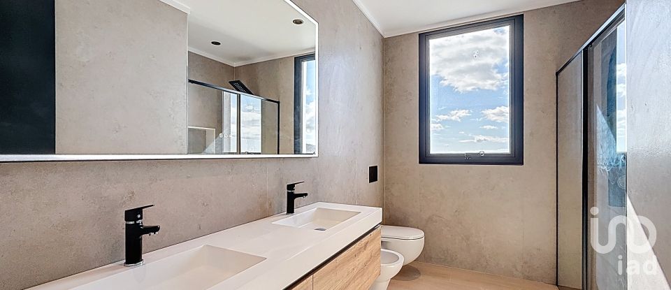 Maison T3 à Arco da Calheta de 277 m²