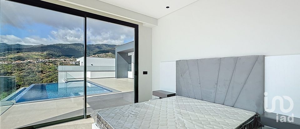 Maison T3 à Arco da Calheta de 277 m²