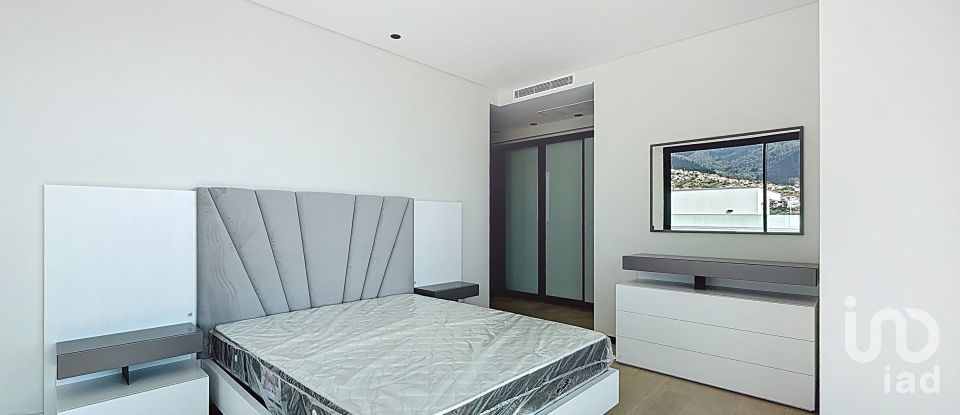 Maison T3 à Arco da Calheta de 277 m²