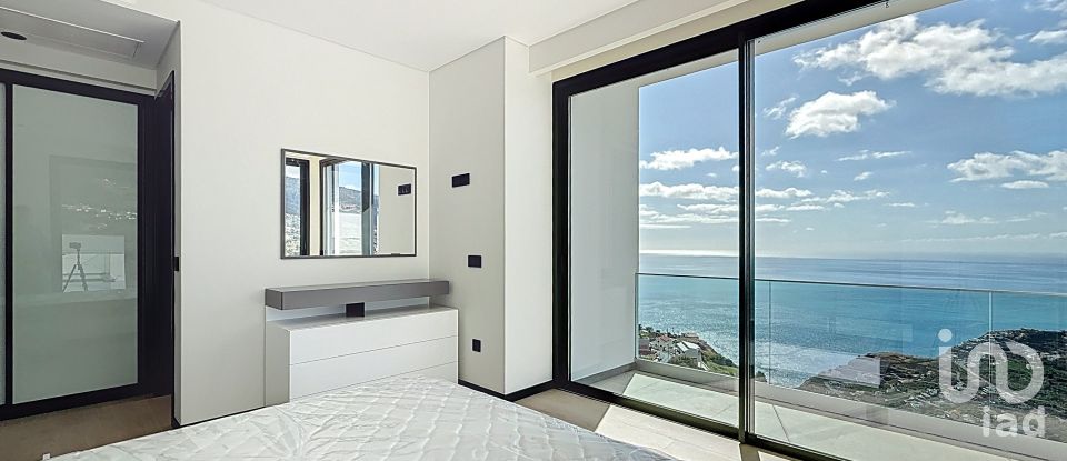 Maison T3 à Arco da Calheta de 277 m²