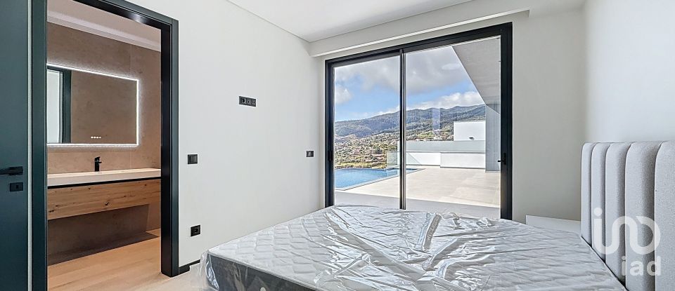 Maison T3 à Arco da Calheta de 277 m²