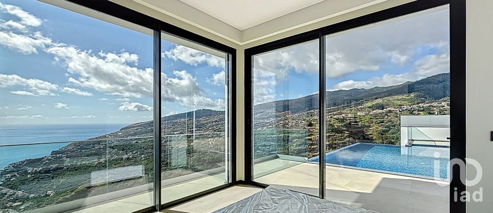 Maison T3 à Arco da Calheta de 277 m²