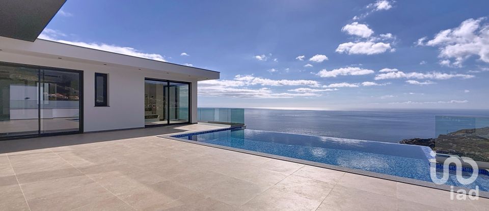 Maison T3 à Arco da Calheta de 277 m²