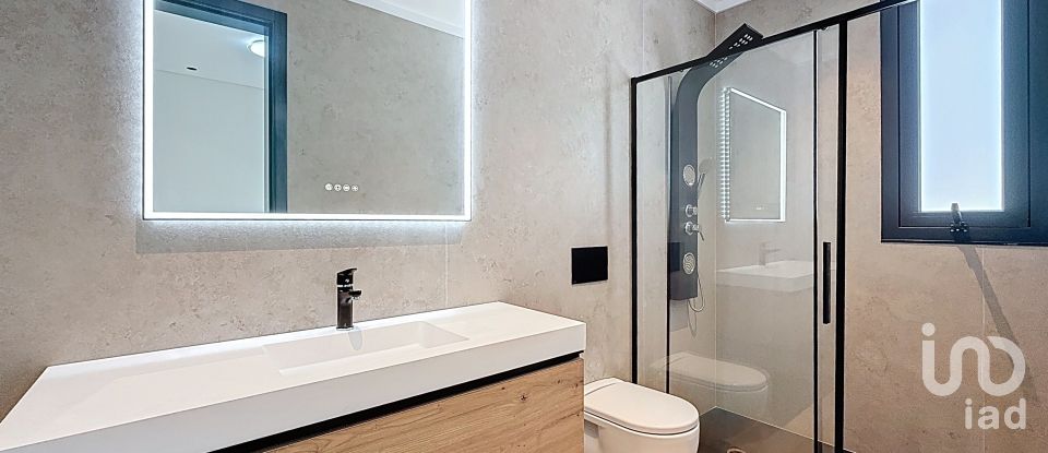 Maison T3 à Arco da Calheta de 277 m²