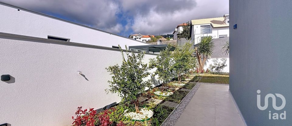 Maison T3 à Arco da Calheta de 277 m²