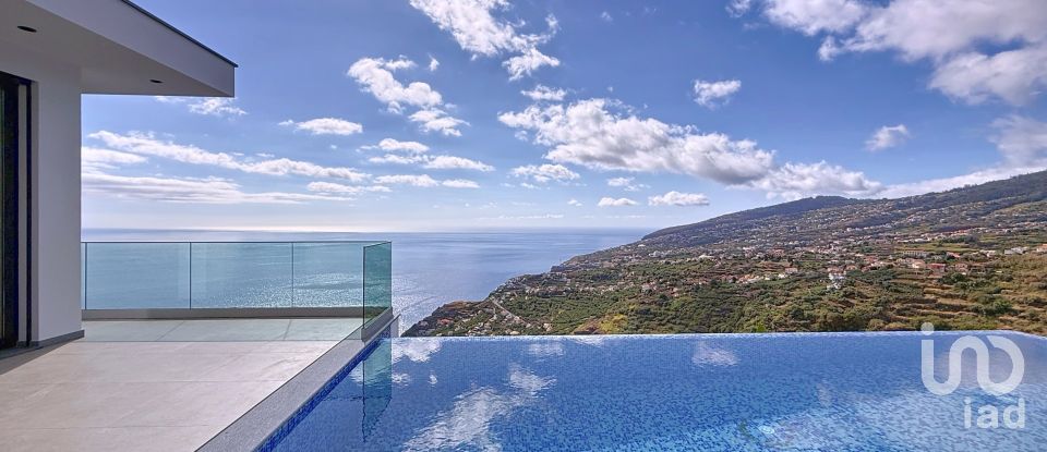 Maison T3 à Arco da Calheta de 277 m²